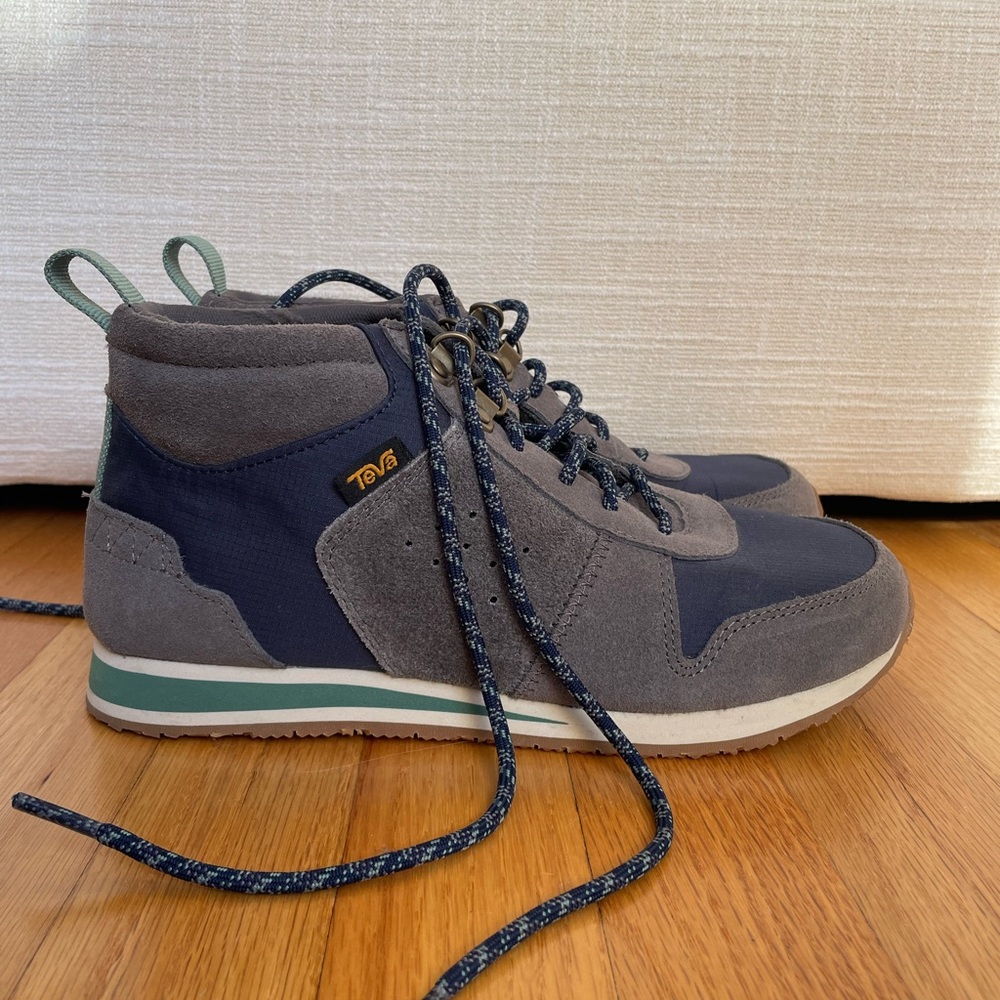 Teva Shoes Womens Highside 84
Casual Mid Sneakers Grey Suede
Lace Up sz 8